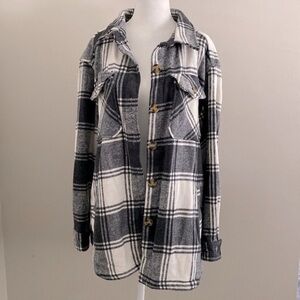 NWOT Shacket gray & white plaid